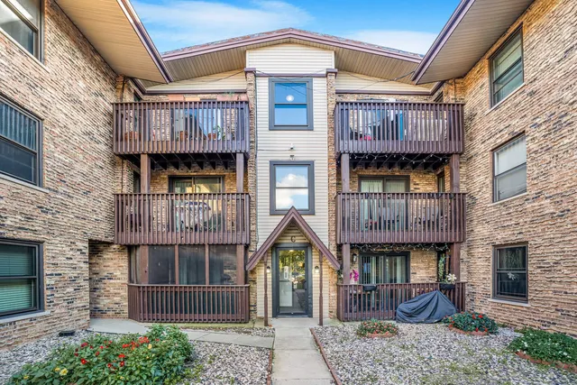 $199,000 | 4553 West 56th Street, Unit 204, Chicago, IL 60629