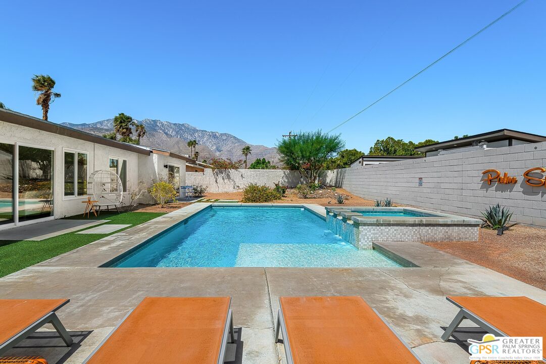 2864 East Valencia Road Palm Springs, CA 92262 - Photo 12 of 31 a view of a yard with a patio