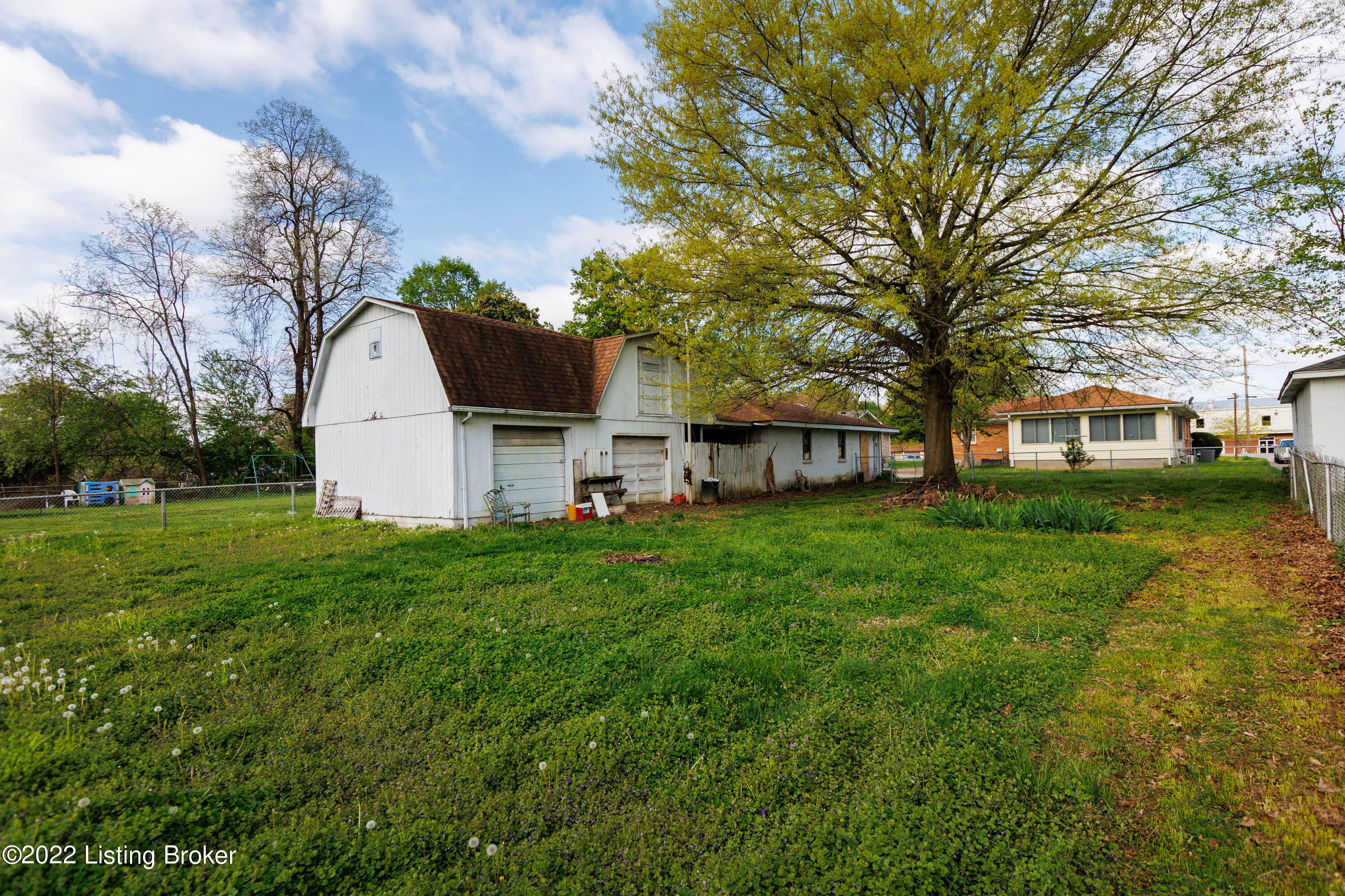 4725 Dover Road Louisville, KY 40216 - Photo 11 of 42 010