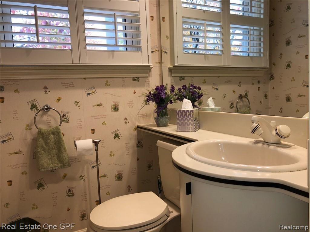 225 Ridgemont Road Grosse Pointe Farms, MI 48236 - Photo 7 of 17