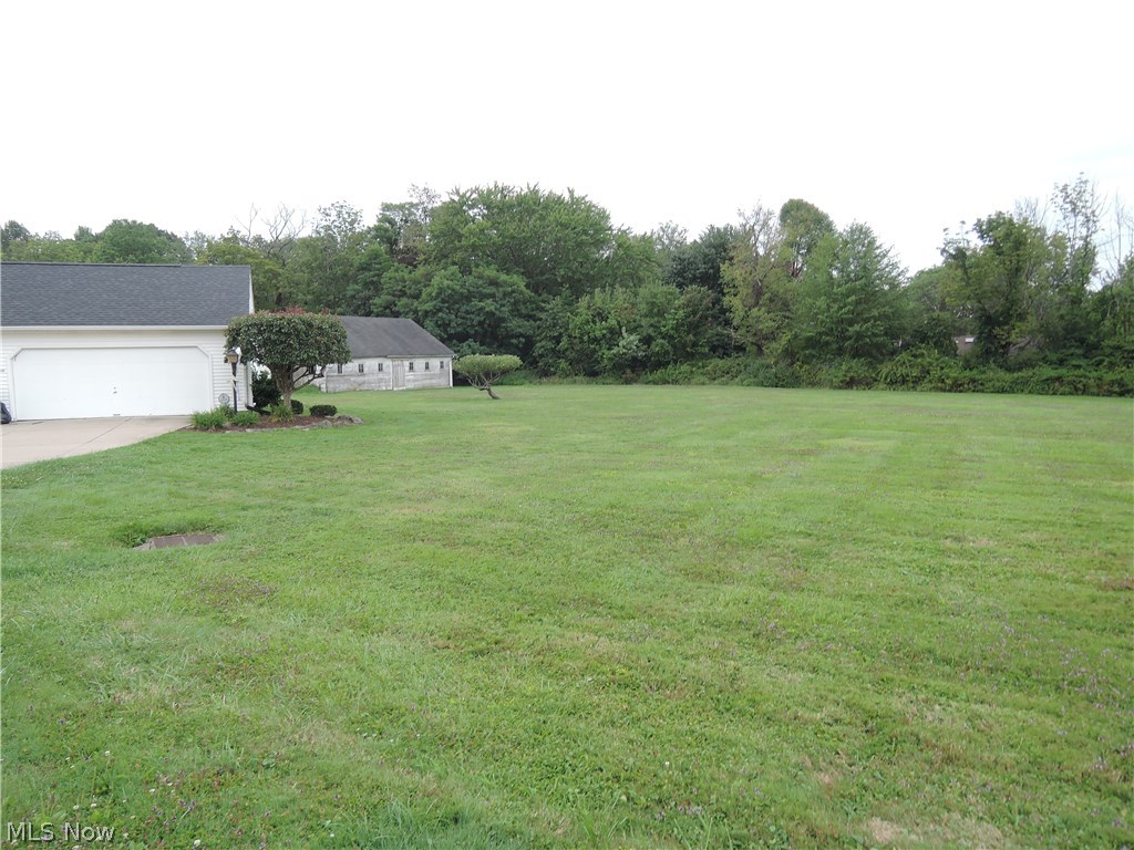 215 Warner Road Southeast Hubbard, OH 44425 - Photo 2 of 32 Gallery Image 2