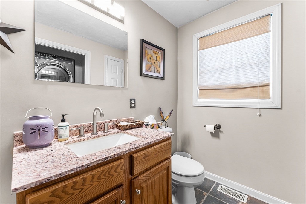 216 Gray Road Templeton, MA 01468 - Photo 11 of 38