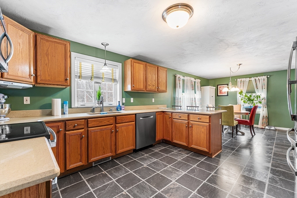 216 Gray Road Templeton, MA 01468 - Photo 2 of 38