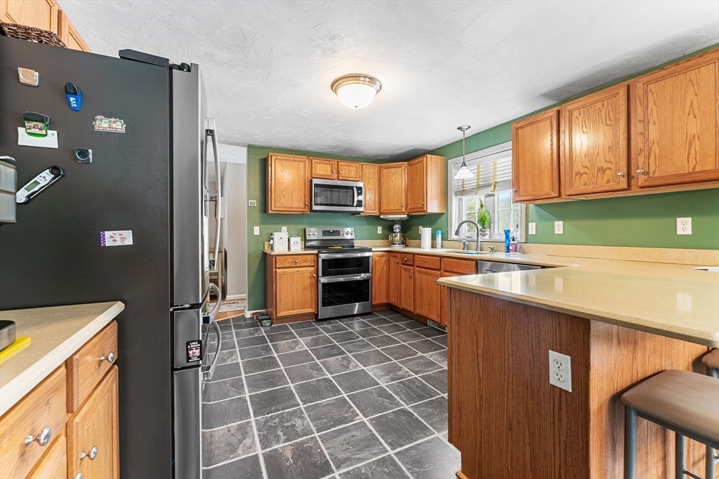 216 Gray Road Templeton, MA 01468 - Photo 3 of 38