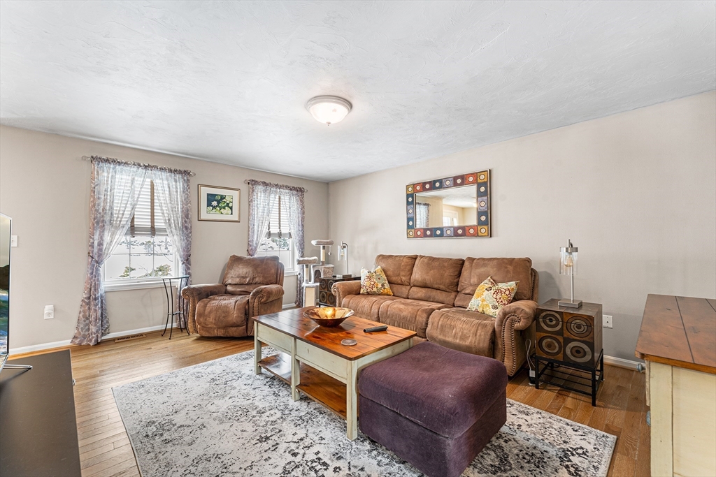 216 Gray Road Templeton, MA 01468 - Photo 8 of 38