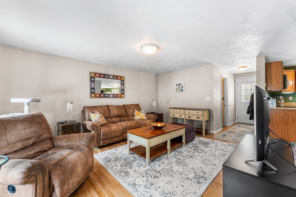 216 Gray Road Templeton, MA 01468 - Photo 9 of 38
