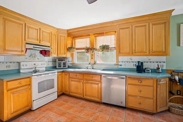 $774,900 | 511 Sumner Street, Stoughton, MA 02072