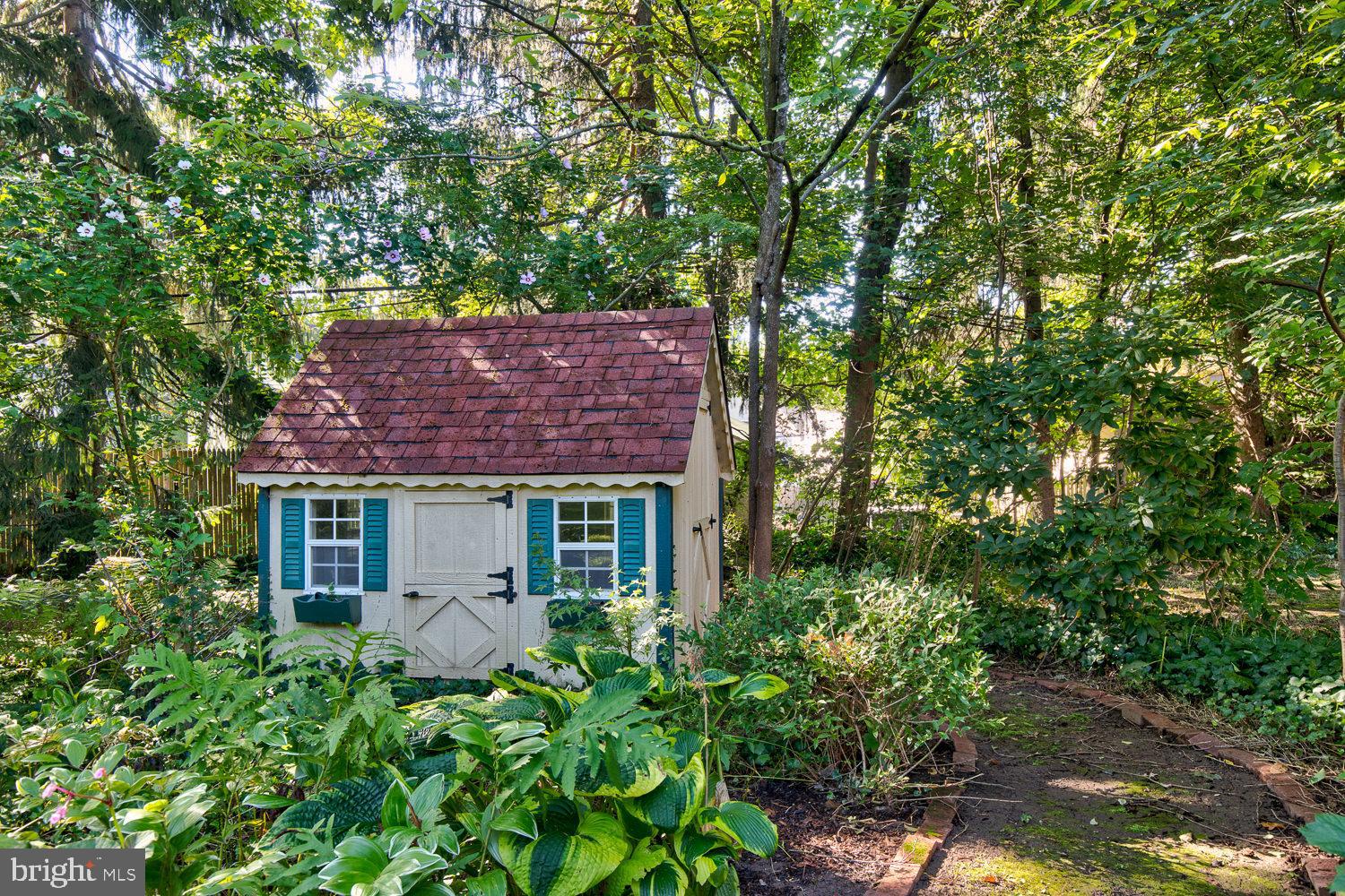 228 Poplar Avenue Wayne, PA 19087 - Photo 32 of 32 Playhouse or garden shed