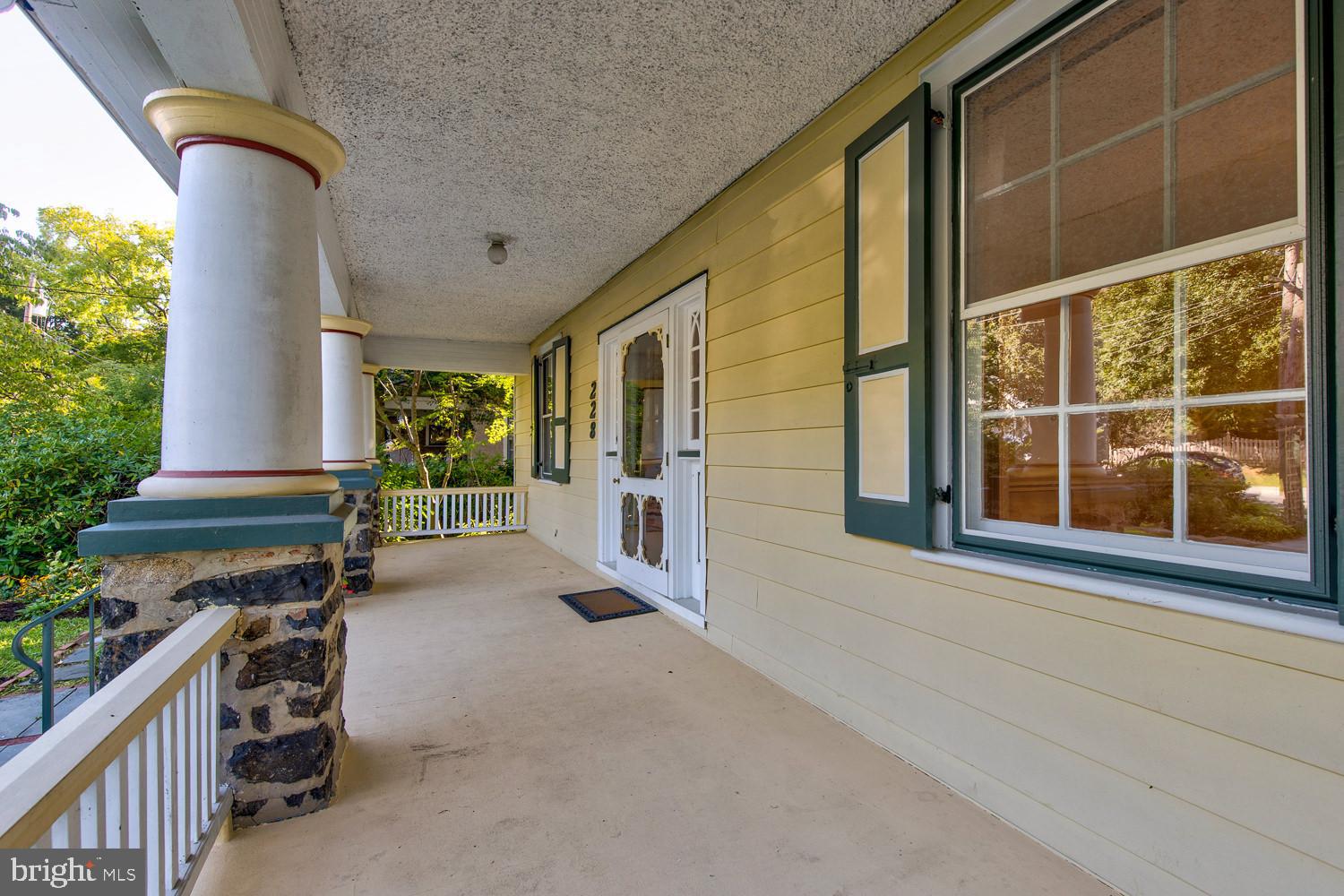 228 Poplar Avenue Wayne, PA 19087 - Photo 5 of 32 Enjoy architectural details like these pillars