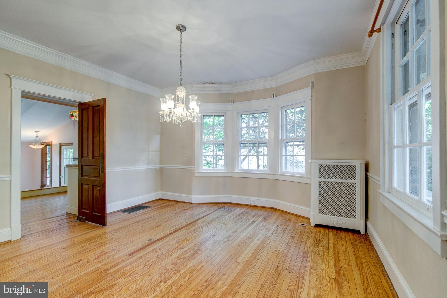 228 Poplar Avenue Wayne, PA 19087 - Photo 10 of 32 Bay windows in the dining room