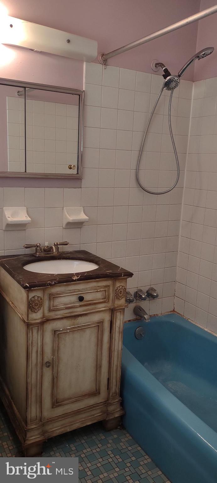 1025 Callowhill Road Perkasie, PA 18944 - Photo 25 of 39 Primary Bathroom