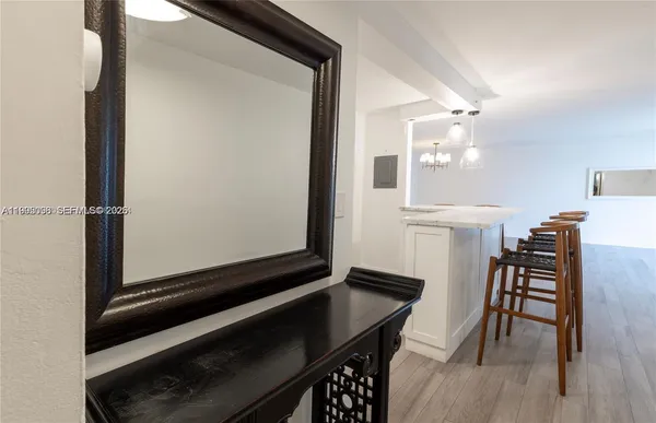 $4,000 | 6061 Collins Avenue, Unit 7D, Miami Beach, FL 33140