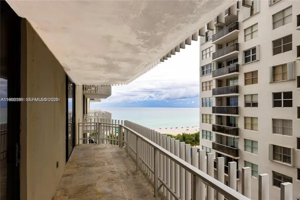 $4,000 | 6061 Collins Avenue, Unit 7D, Miami Beach, FL 33140