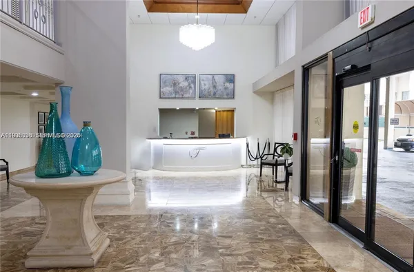 $4,000 | 6061 Collins Avenue, Unit 7D, Miami Beach, FL 33140