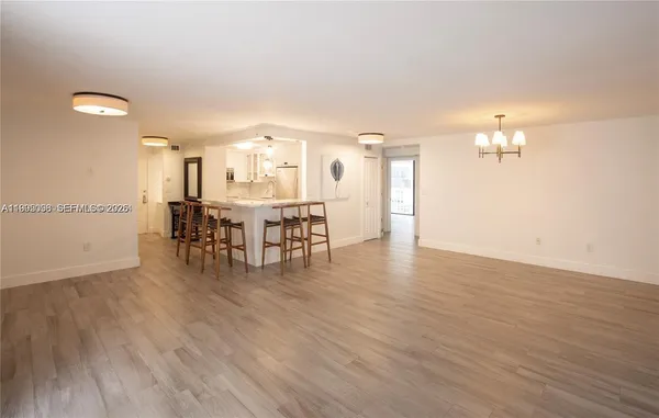 $4,000 | 6061 Collins Avenue, Unit 7D, Miami Beach, FL 33140