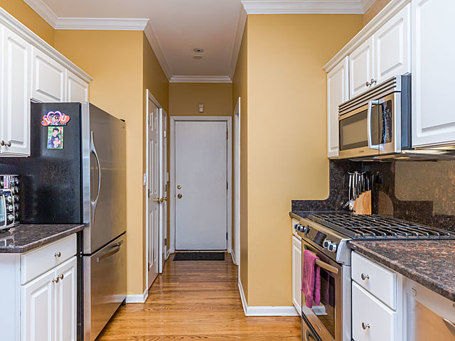 1769 Park Ridge Point Park Ridge, IL 60068 - Photo 4 of 25