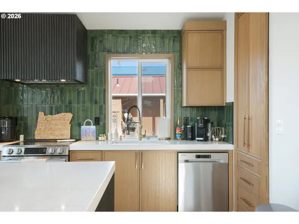 $419,000 | 18989 Northeast Marine Drive, Unit A6, Portland, OR 97230