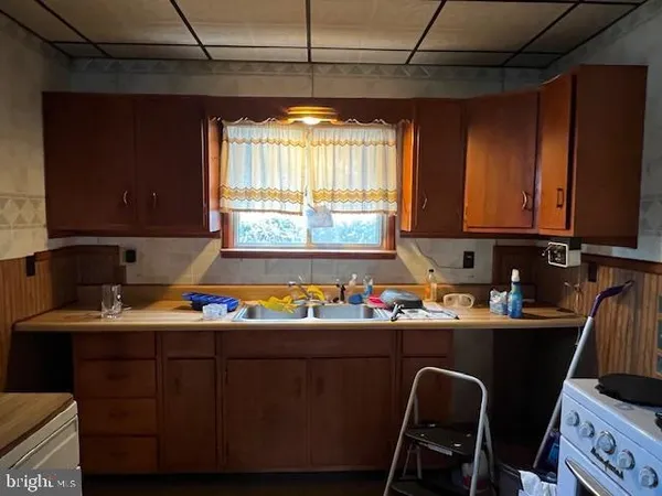 $64,900 | 435 Hotel Street, Pottsville, PA 17901