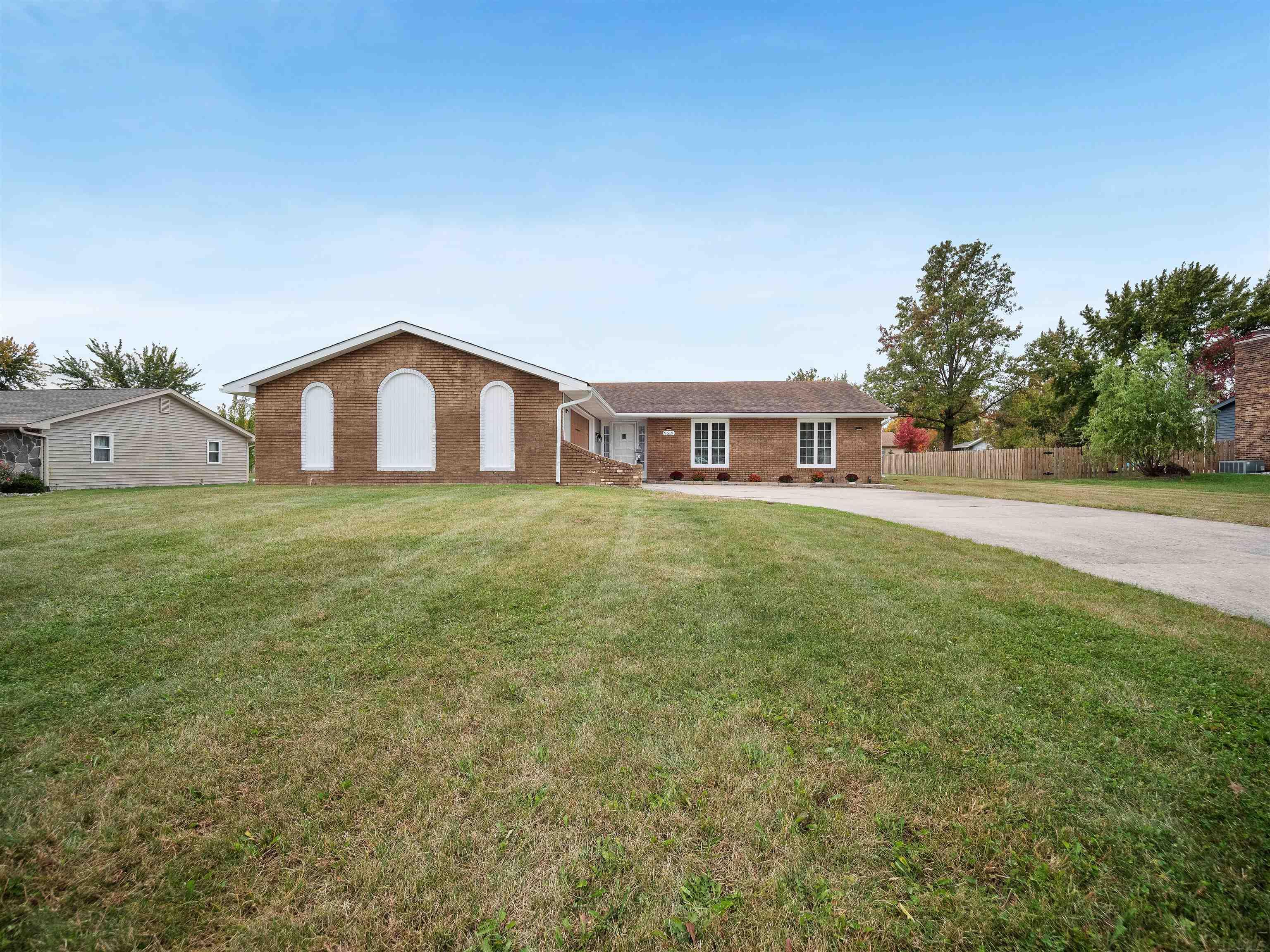 9619 Reindeer Road Fort Wayne, IN 46804 - Photo 2 of 33