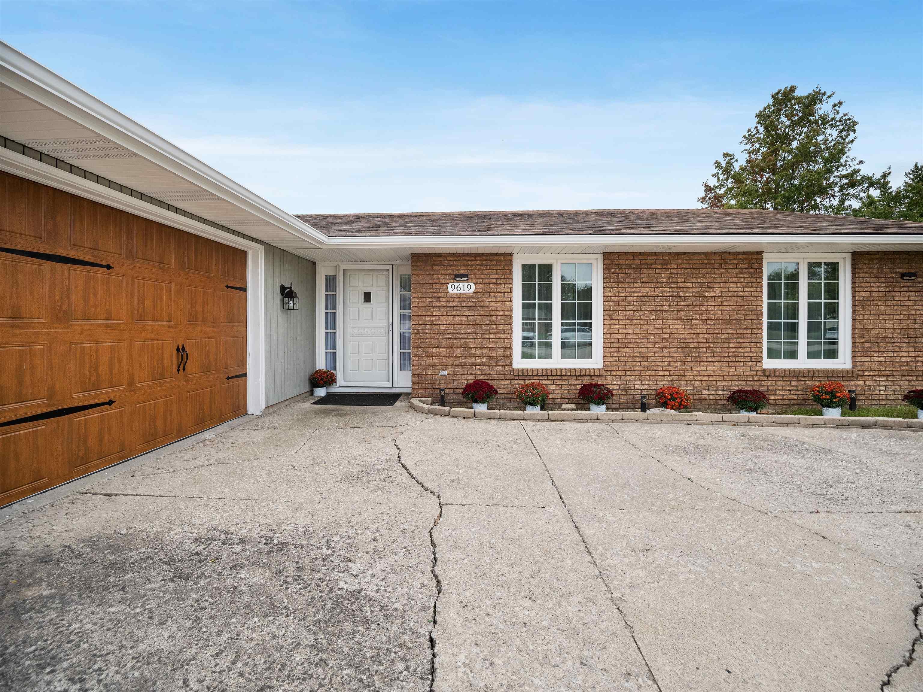 9619 Reindeer Road Fort Wayne, IN 46804 - Photo 3 of 33