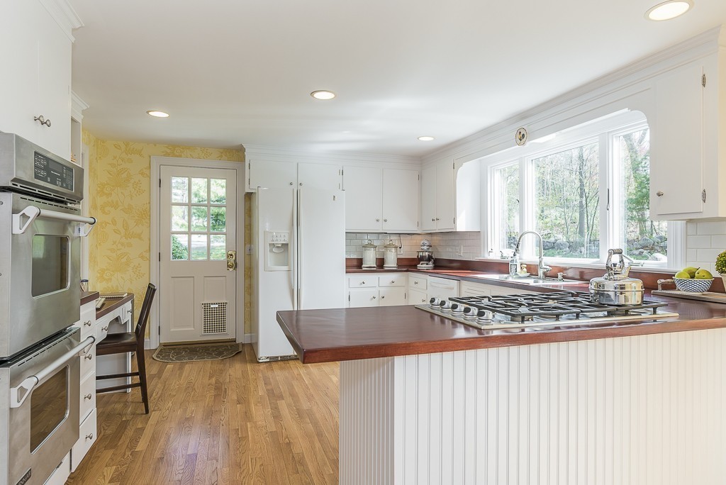 5 Hickory Hill Road Manchester, MA 01944 - Photo 7 of 29 Gallery Image 7