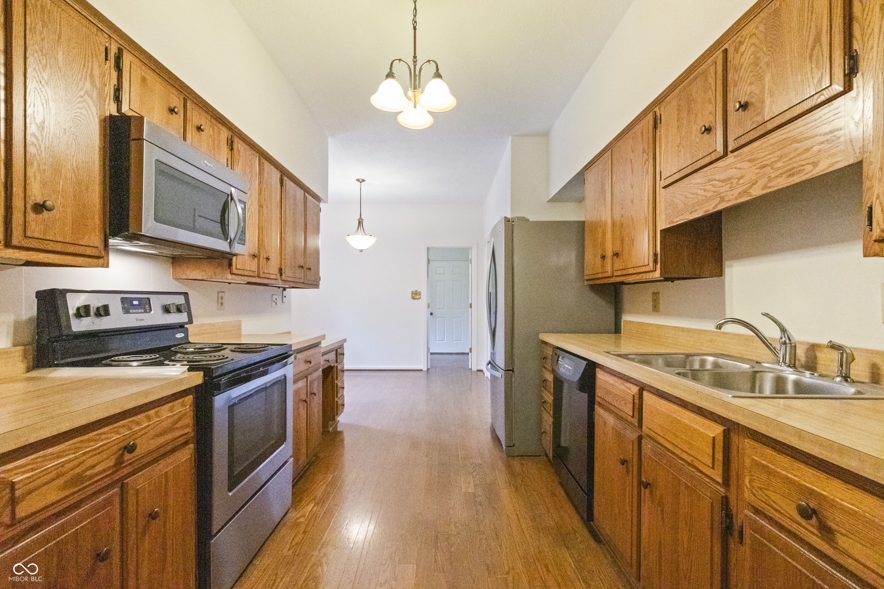 5409 Greenwillow Road Indianapolis, IN 46226 - Photo 9 of 47