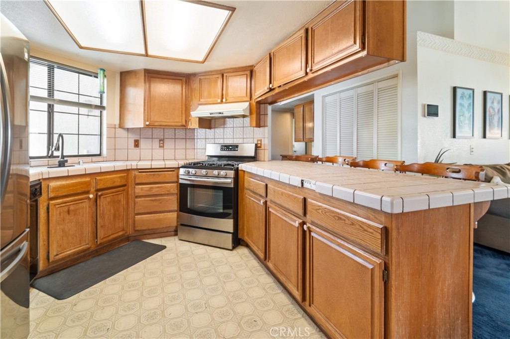 1558 Crestview Court Lancaster, CA 93535 - Photo 8 of 34