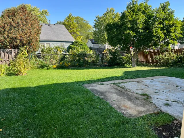 $2,350 | 63 Sandhurst Road, Mundelein, IL 60060