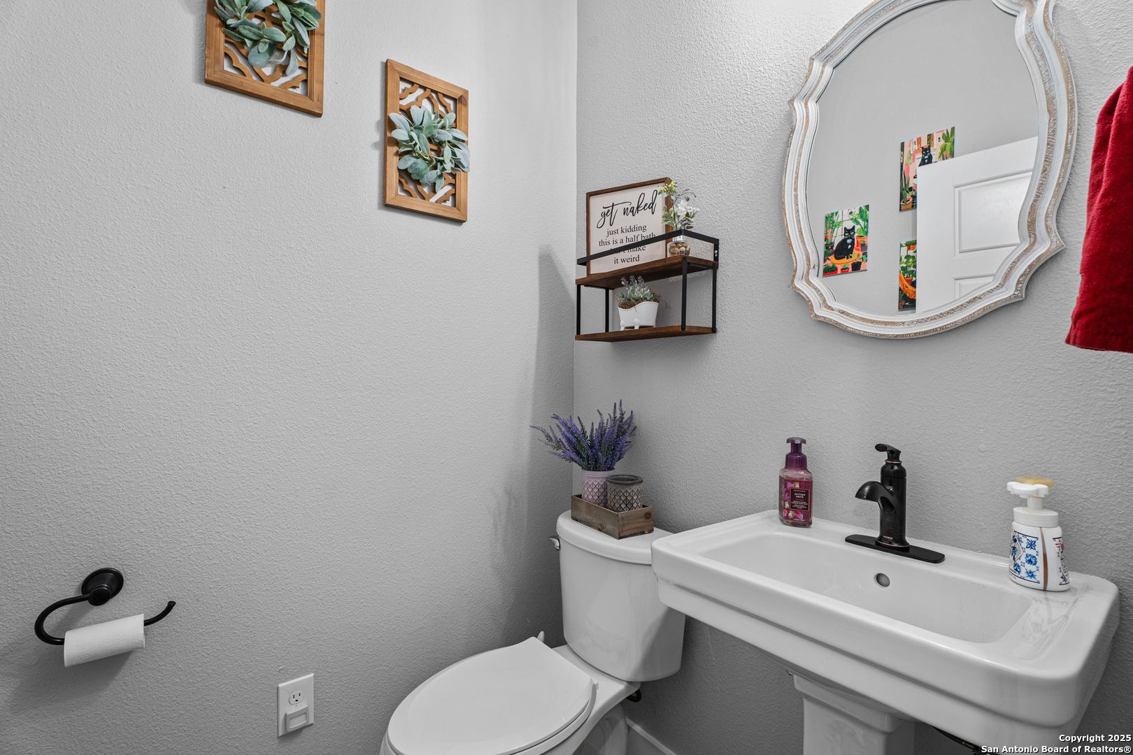 104 Archer Ridge Drive La Vernia, TX 78121 - Photo 28 of 45 a bathroom with a toilet a sink and mirror