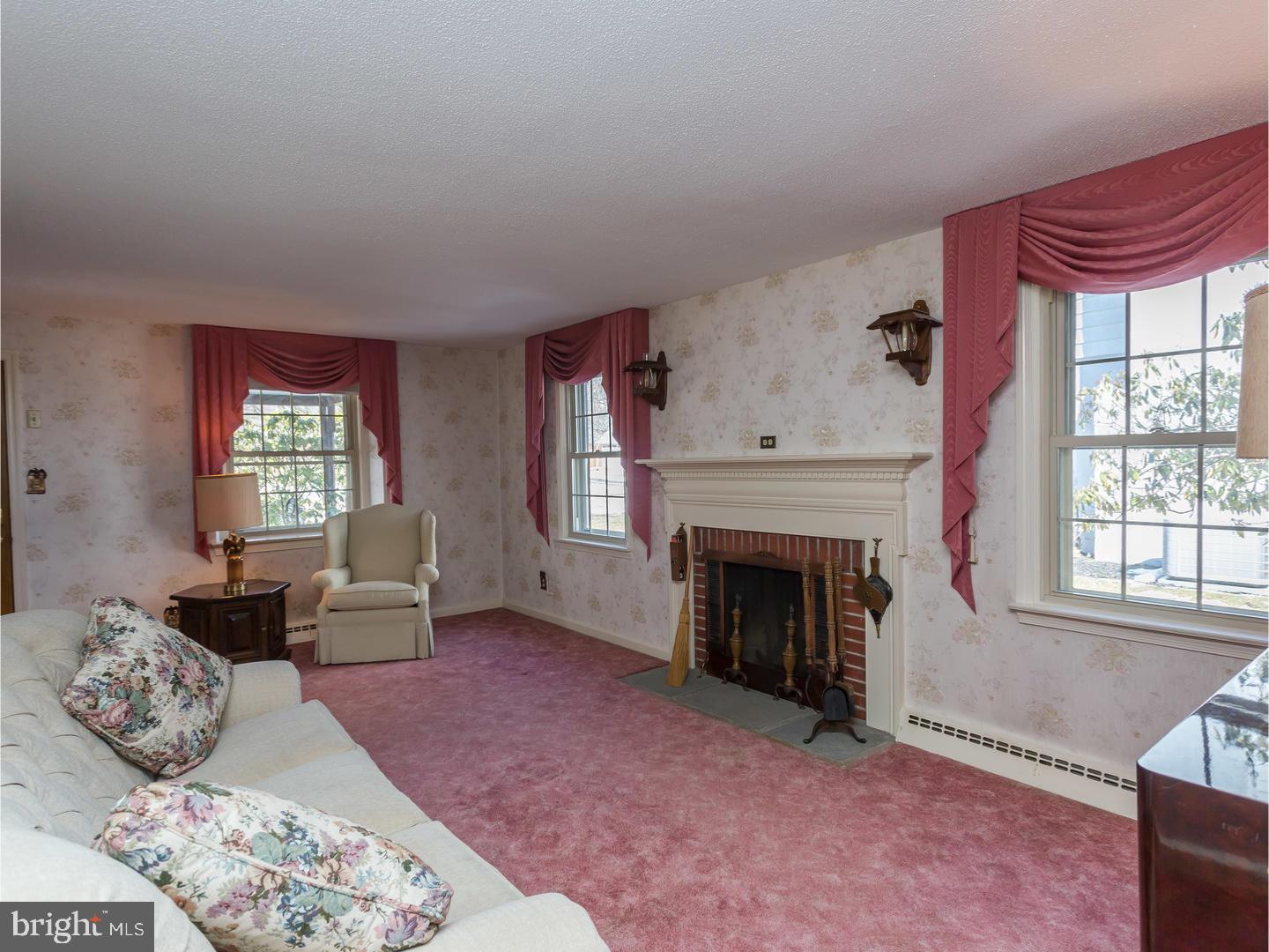 319 Lewis Road Broomall, PA 19008 - Photo 5 of 14 Living Room