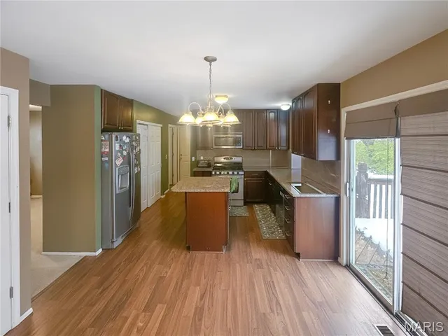 $340,000 | 852 Molloy Drive, O'Fallon, MO 63366