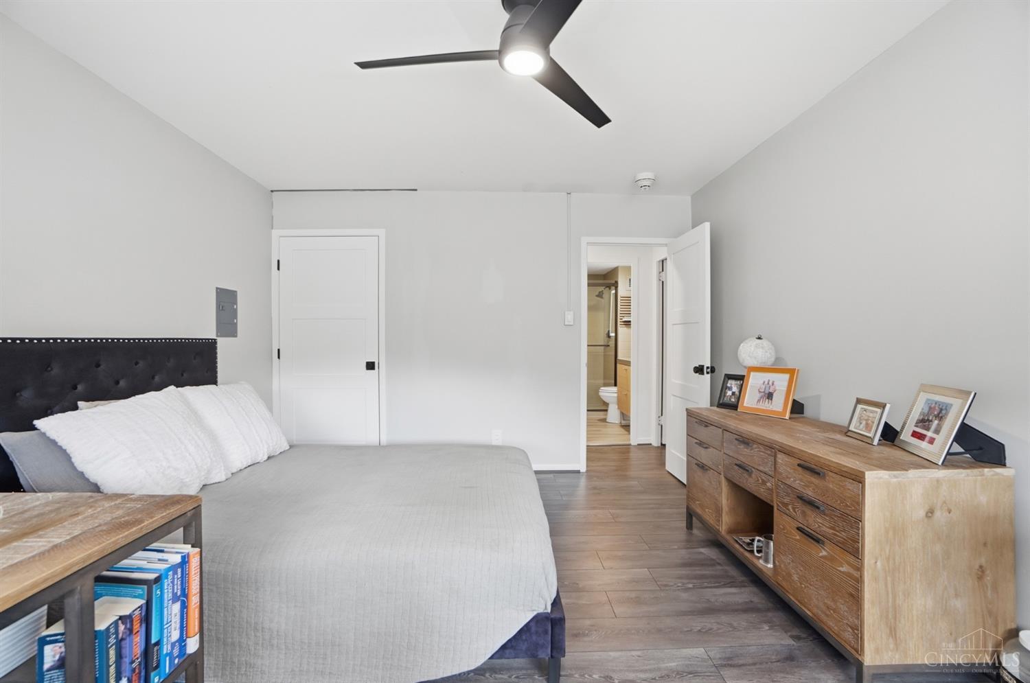2324 Madison Road, Unit 303 Cincinnati, OH 45208 - Photo 24 of 33 Bedroom #2