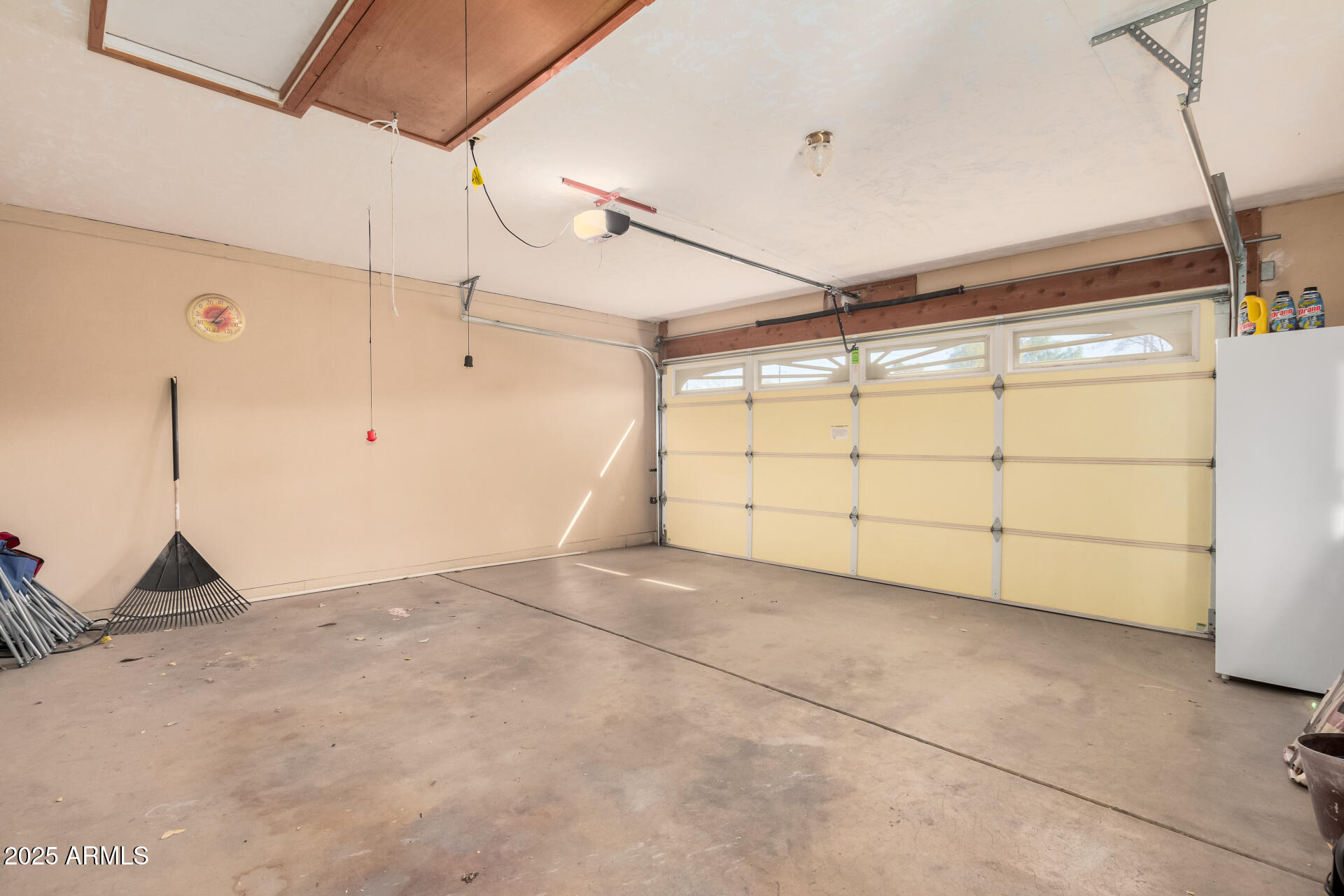 4321 West Greenway Road Glendale, AZ 85306 - Photo 39 of 39 a view of a garage