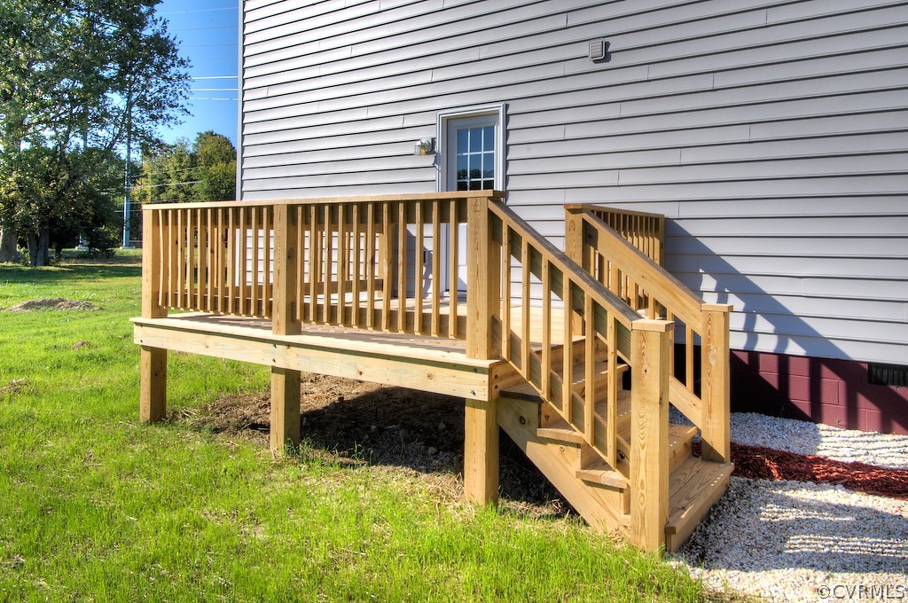 10011 Highview Road Glen Allen, VA 23059 - Photo 23 of 24 Great deck for entertaining!
