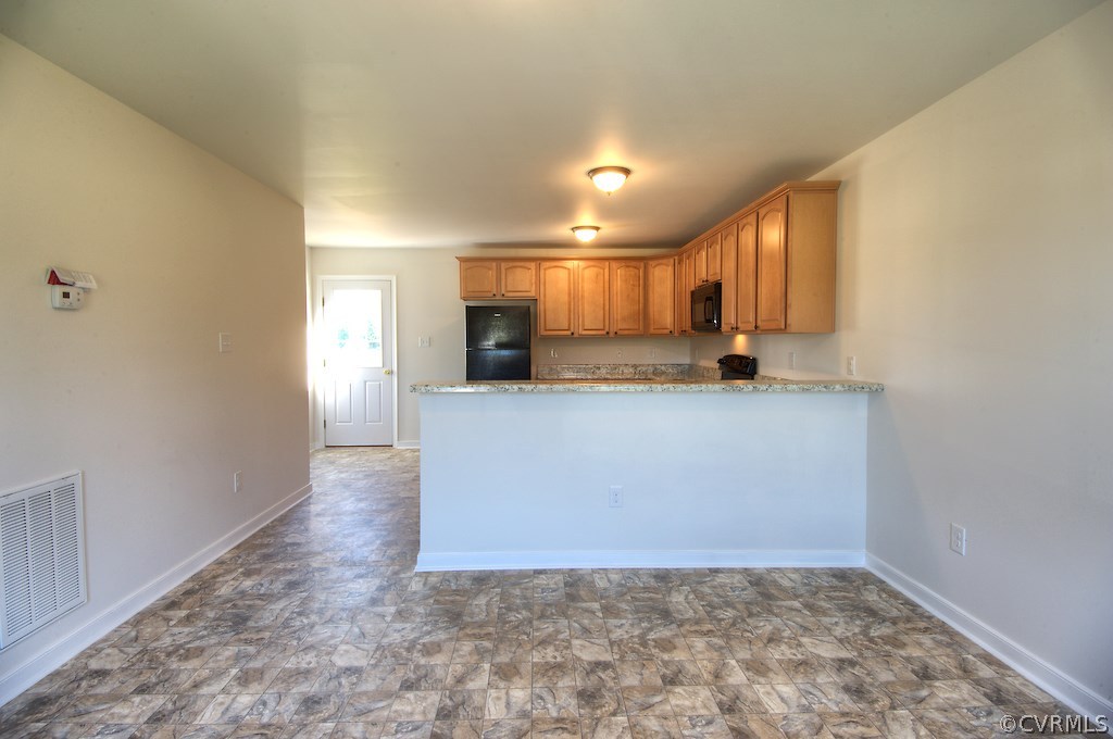 Open eat in kitchen with breakfast bar and all app