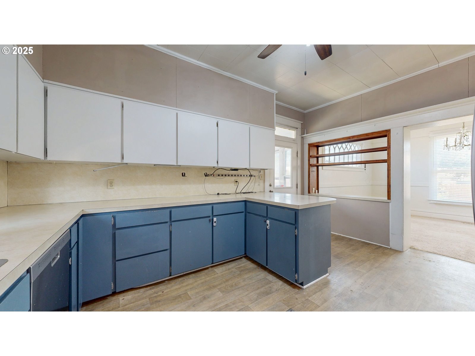 2438 Auburn Avenue Baker City, OR 97814 - Photo 20 of 41 a kitchen with sink and cabinets