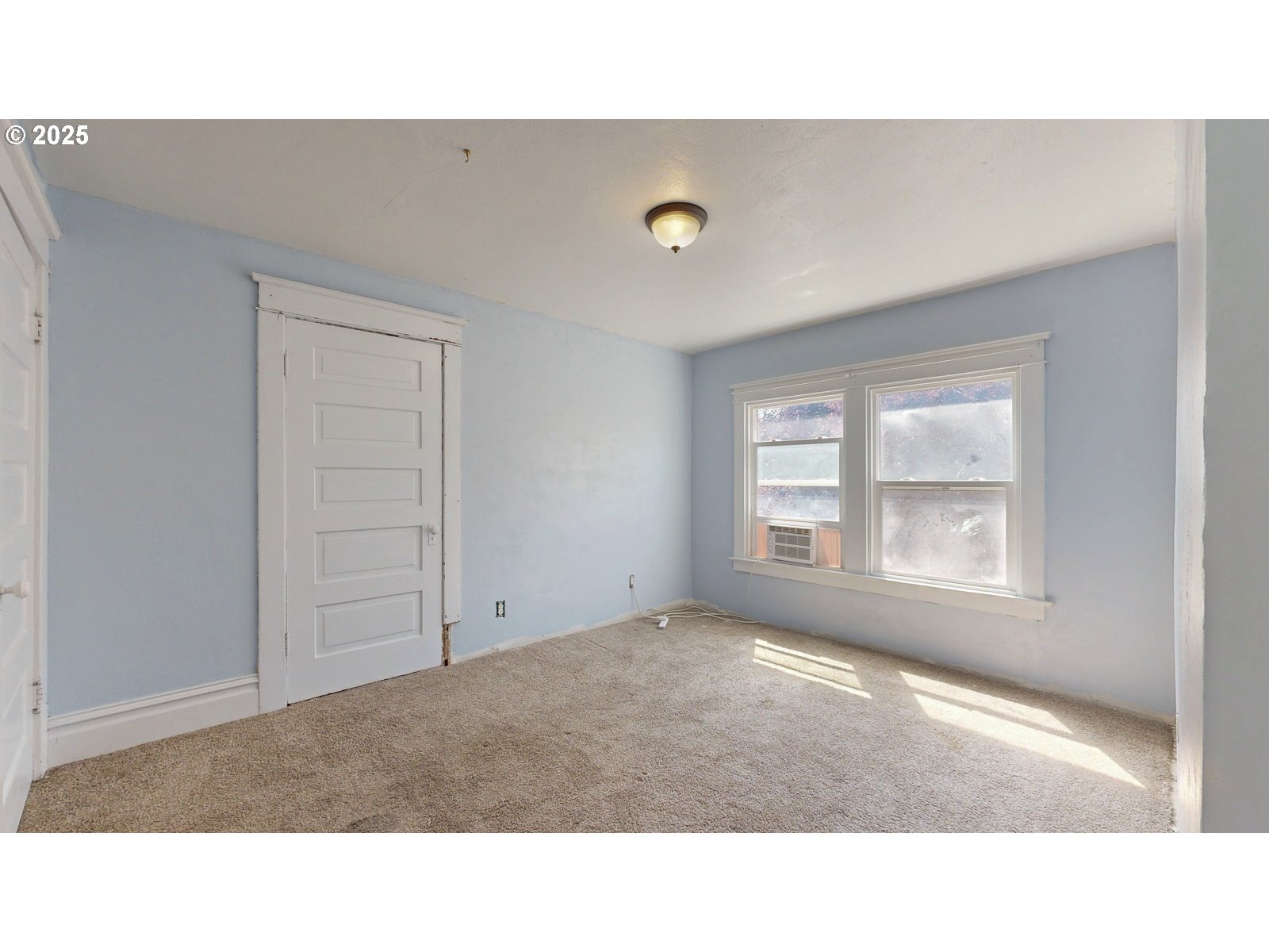 2438 Auburn Avenue Baker City, OR 97814 - Photo 27 of 41 a kitchen with a window and refrigerator
