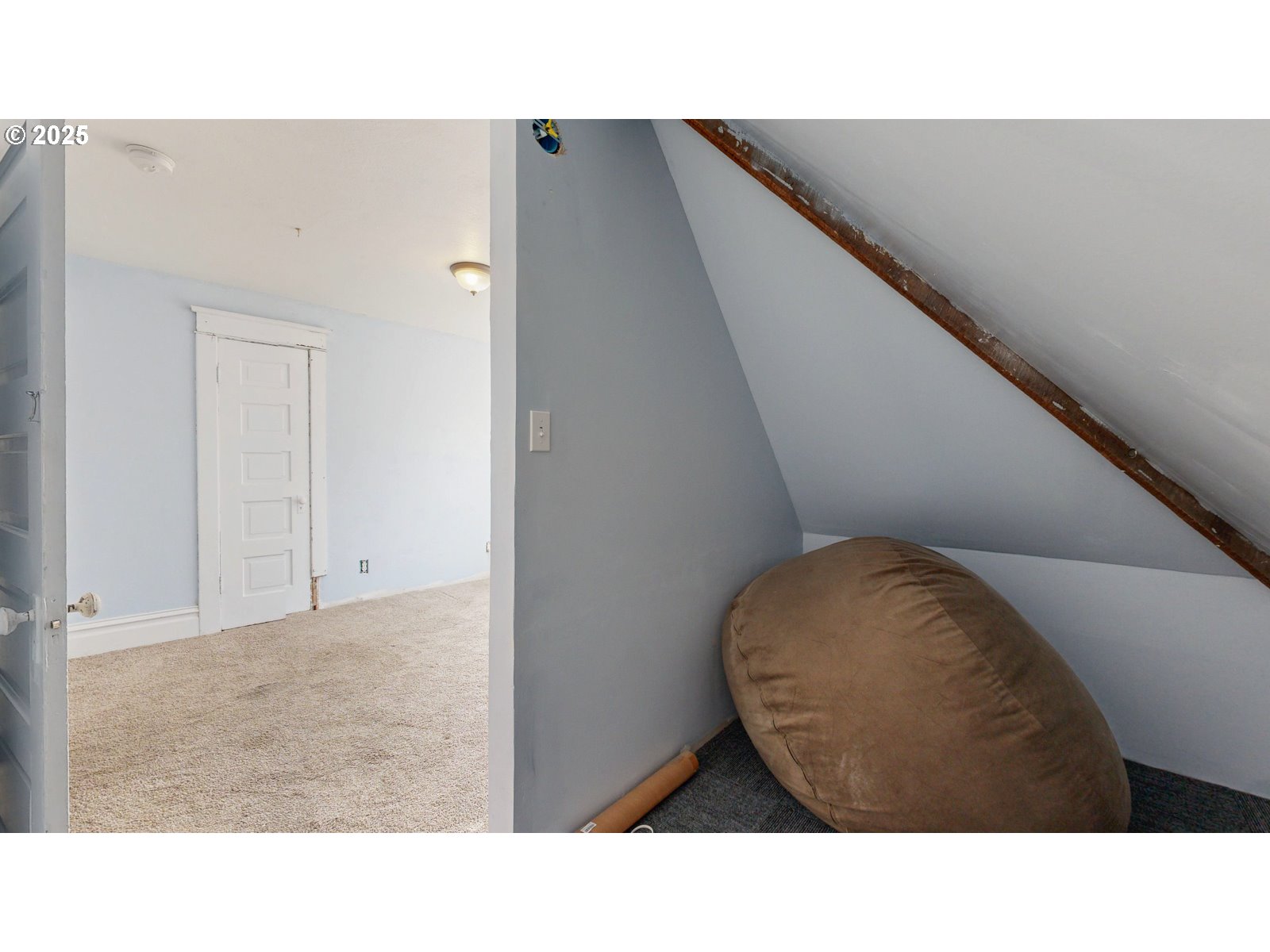 2438 Auburn Avenue Baker City, OR 97814 - Photo 29 of 41 a picture of a living room
