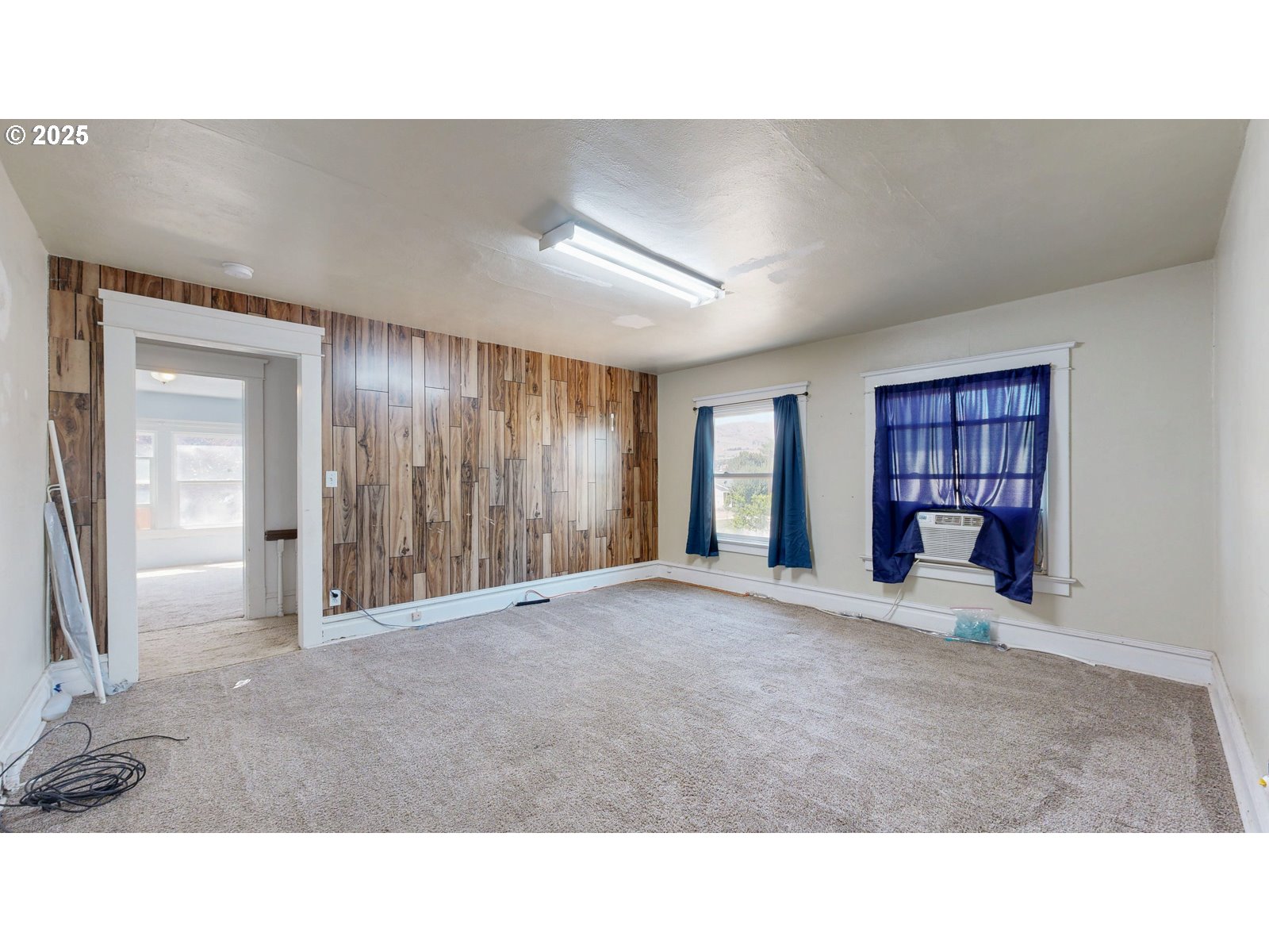 2438 Auburn Avenue Baker City, OR 97814 - Photo 30 of 41 a living room with a couch and dresser