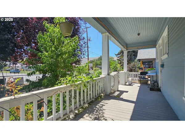 $279,990 | 2438 Auburn Avenue, Baker City, OR 97814