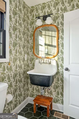 $379,900 | 302 Gumlog Drive, Lavonia, GA 30553