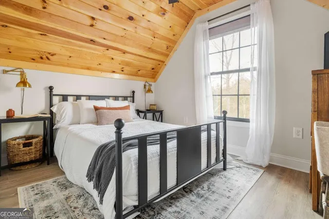 $379,900 | 302 Gumlog Drive, Lavonia, GA 30553