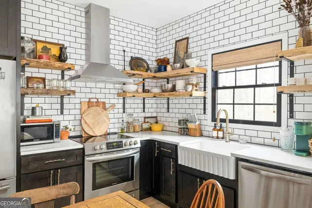 $379,900 | 302 Gumlog Drive, Lavonia, GA 30553