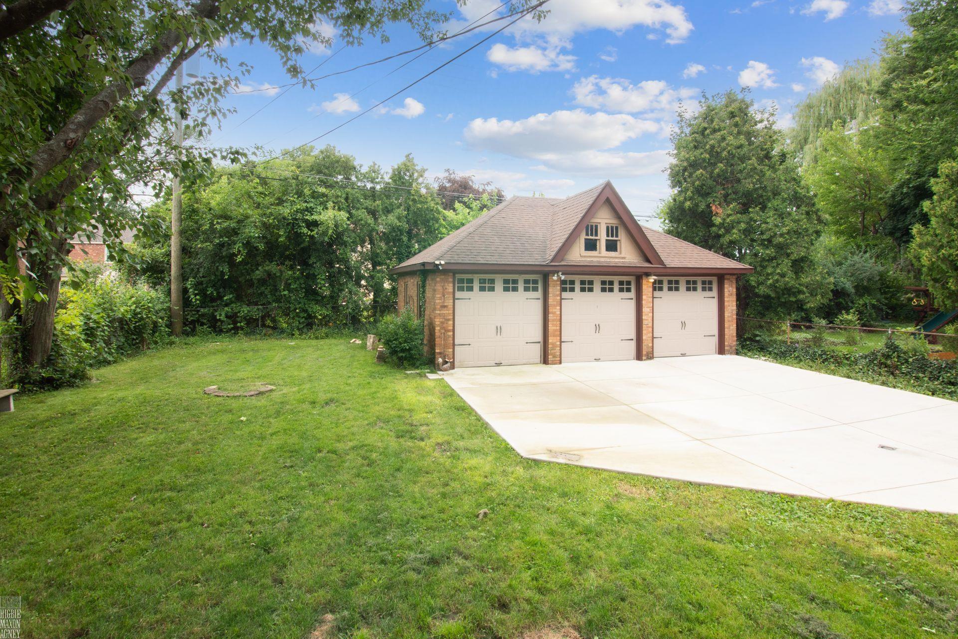 1423 Devonshire Road Grosse Pointe, MI 48230 - Photo 29 of 35 50116001-28.JPG