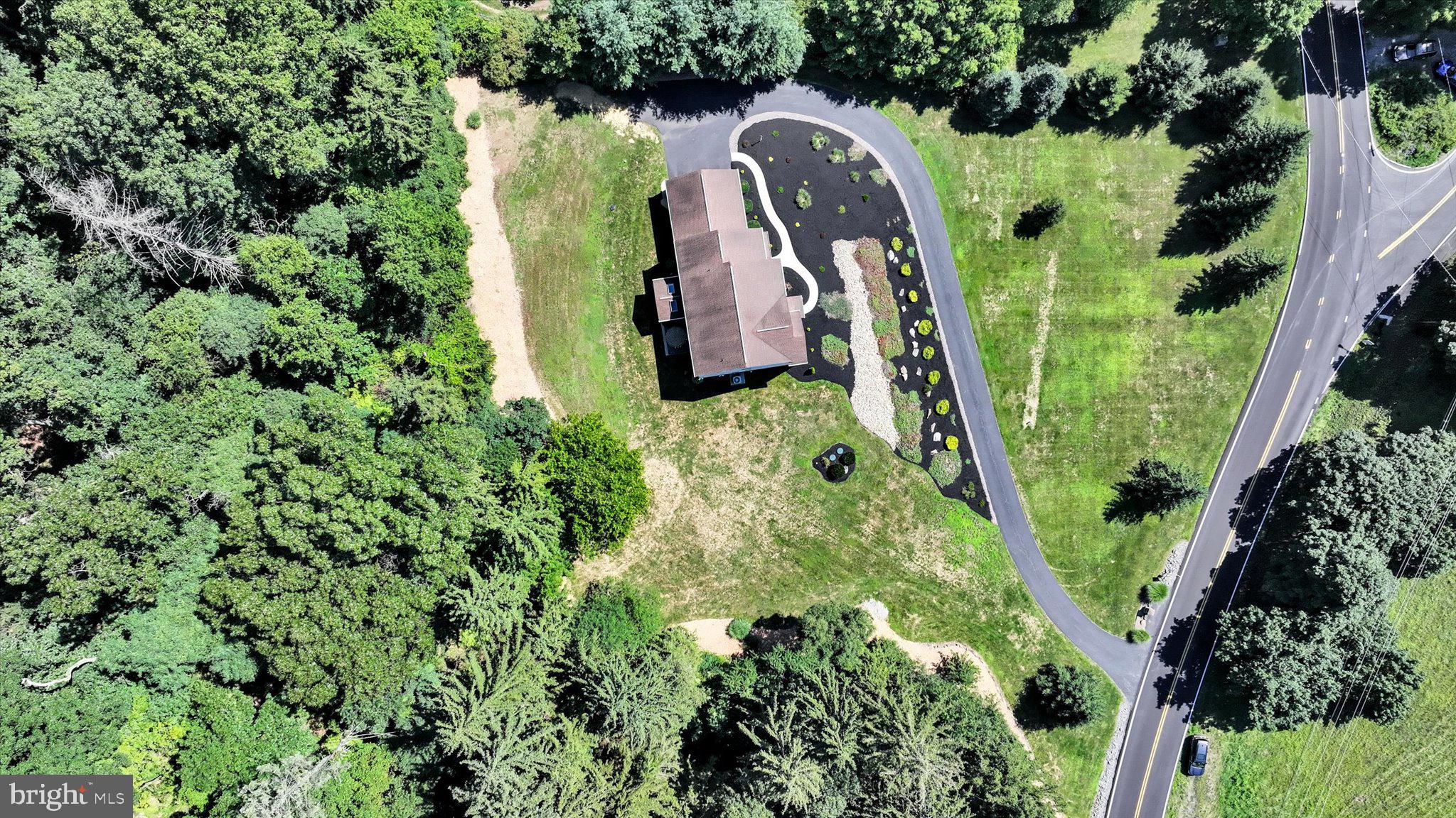 106 Freemansville Road Reading, PA 19607 - Photo 3 of 47