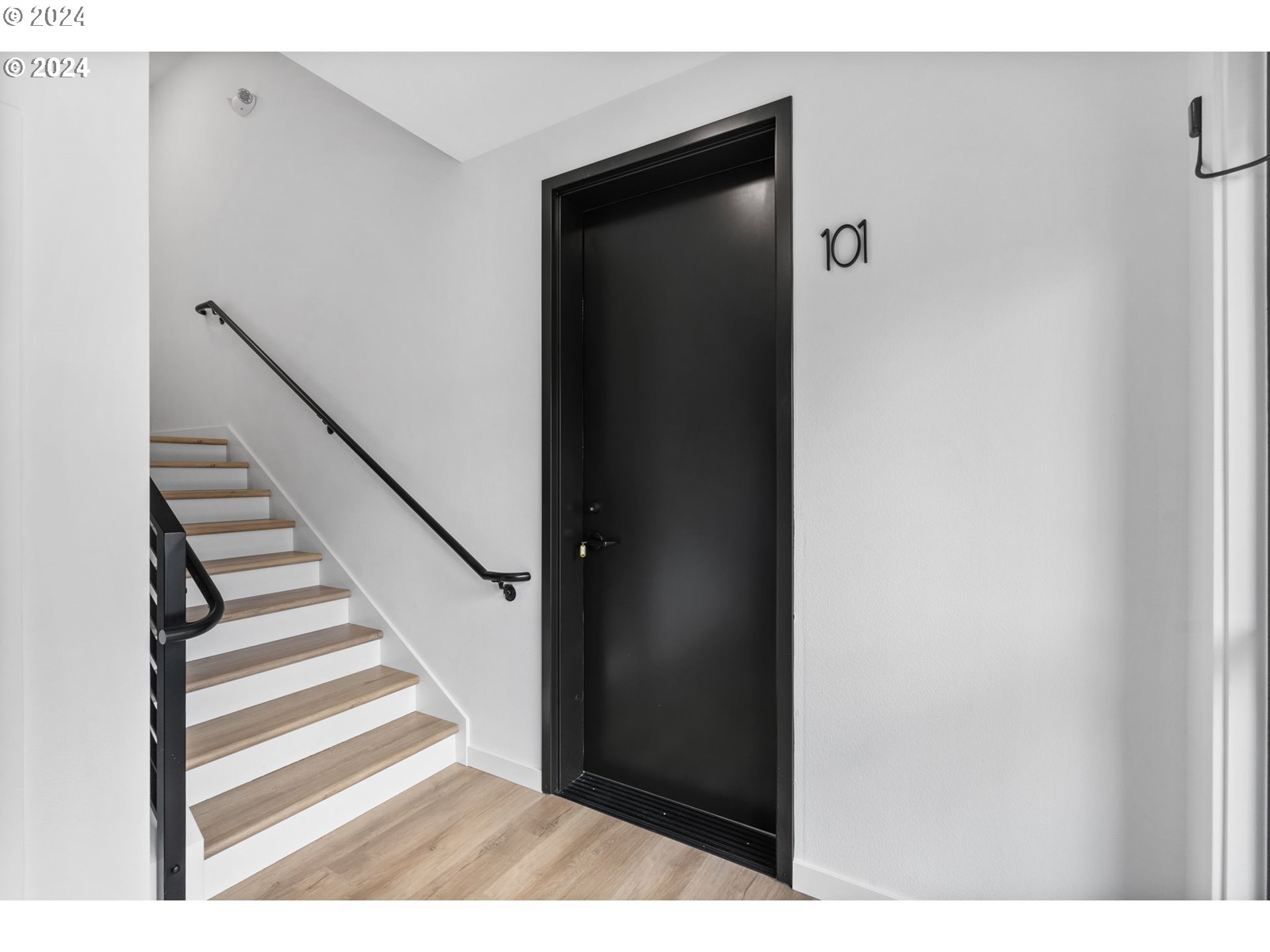 121 North Going Street, Unit 202 Portland, OR 97217 - Photo 30 of 30 a view of entryway