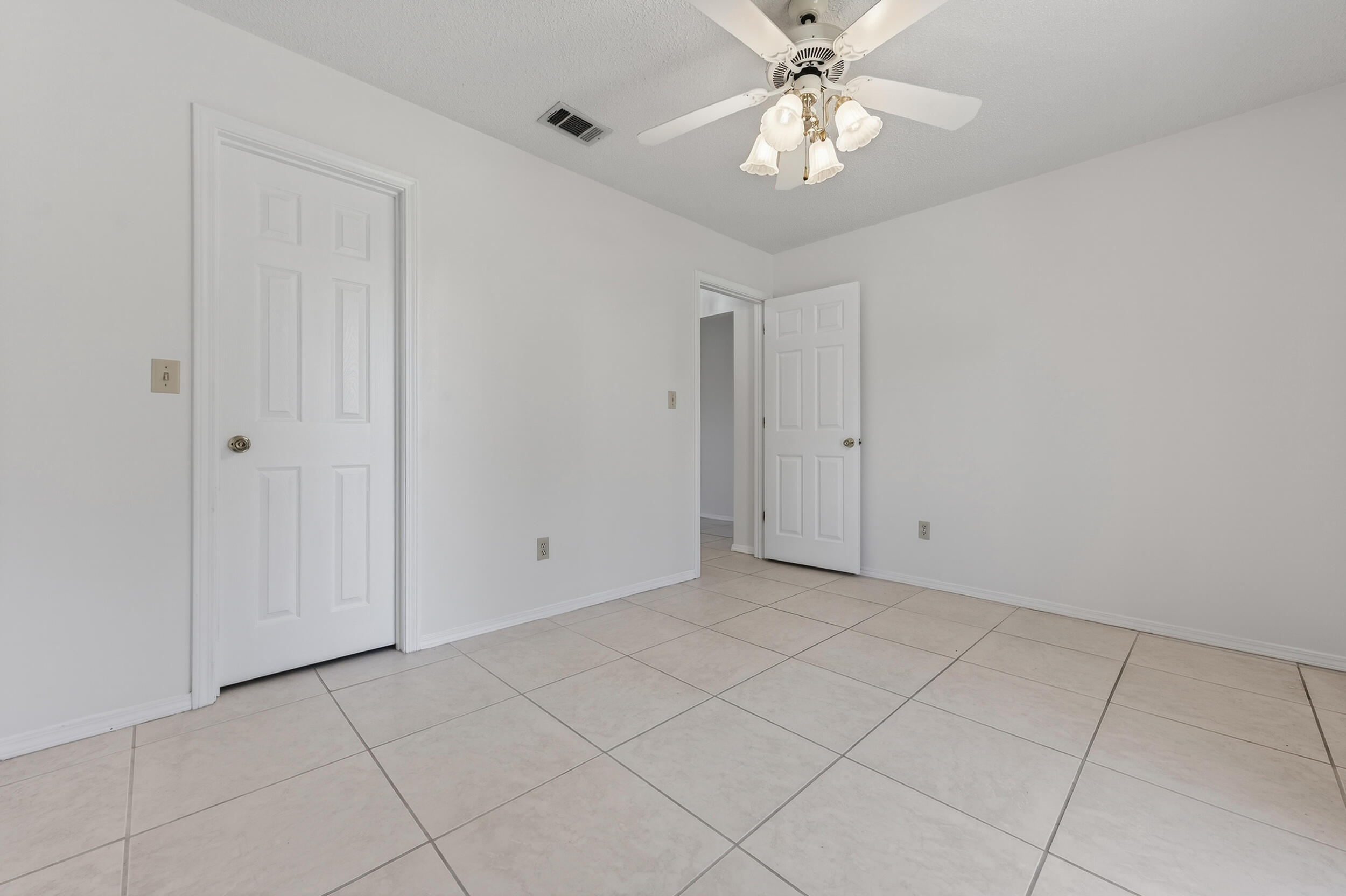 4571 Top Flight Drive Crestview, FL 32539 - Photo 13 of 59 4571 top flight dr-crestview-40