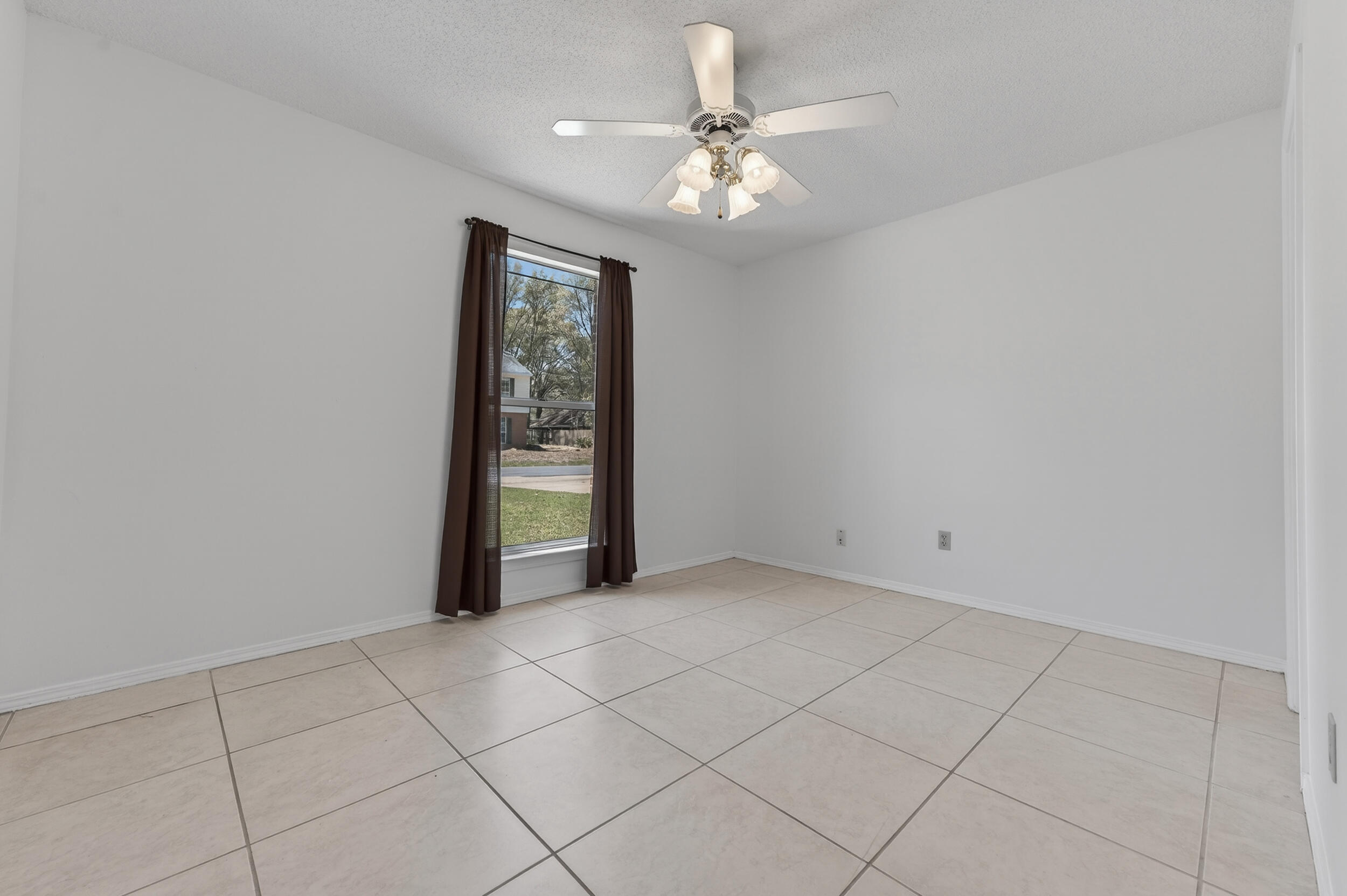 4571 Top Flight Drive Crestview, FL 32539 - Photo 14 of 59 4571 top flight dr-crestview-39