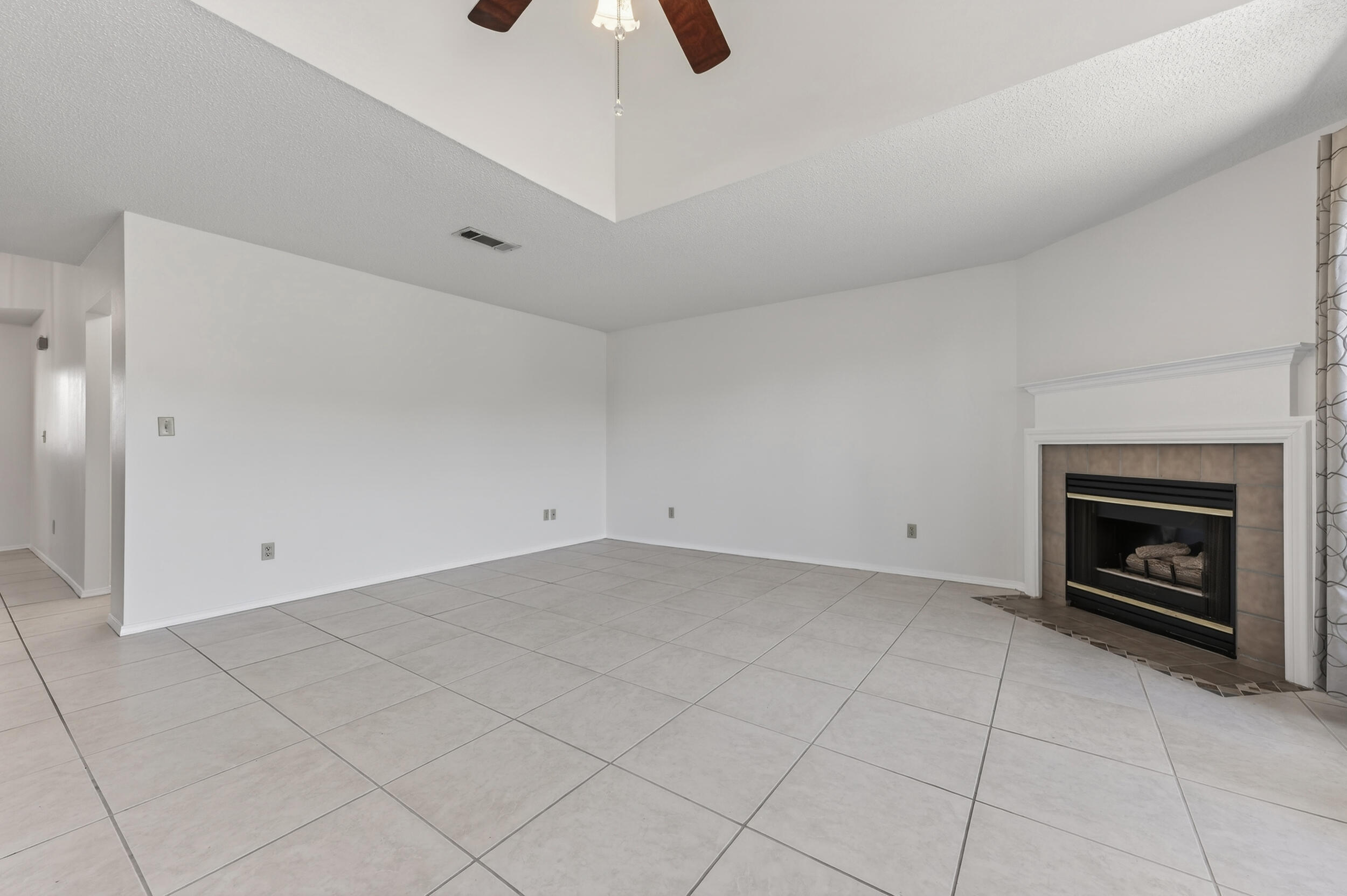 4571 Top Flight Drive Crestview, FL 32539 - Photo 16 of 59 4571 top flight dr-crestview-18