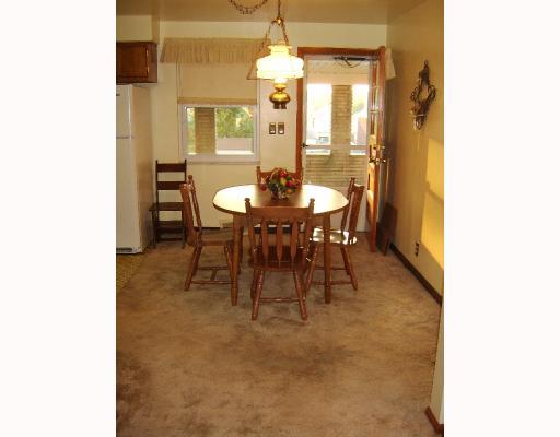 Dining Room. Enjoy all of your meals in this bright dining room!